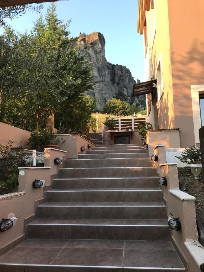 Villa Under Meteora Калампака Екстериор снимка