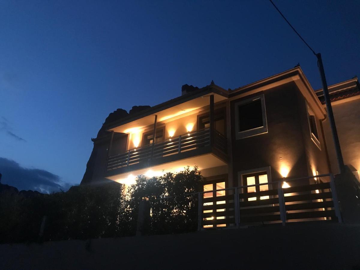Villa Under Meteora Калампака Екстериор снимка