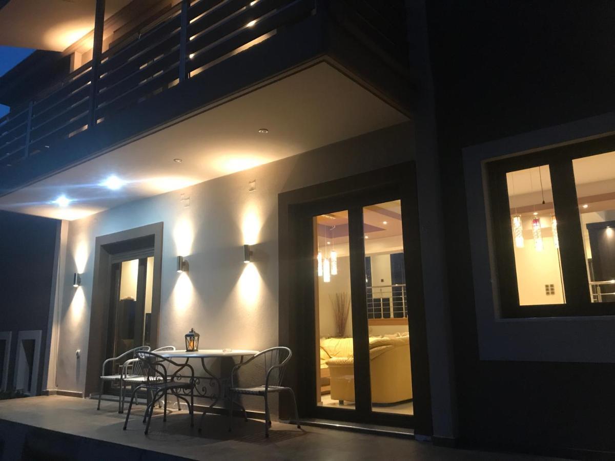 Villa Under Meteora Калампака Екстериор снимка