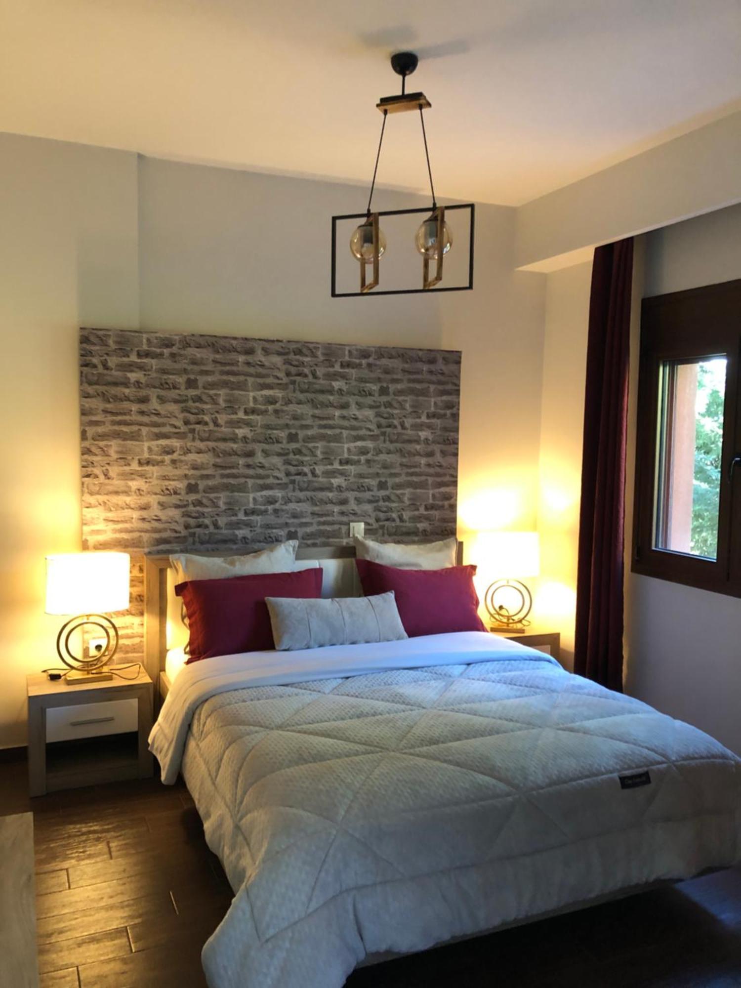 Villa Under Meteora Калампака Екстериор снимка
