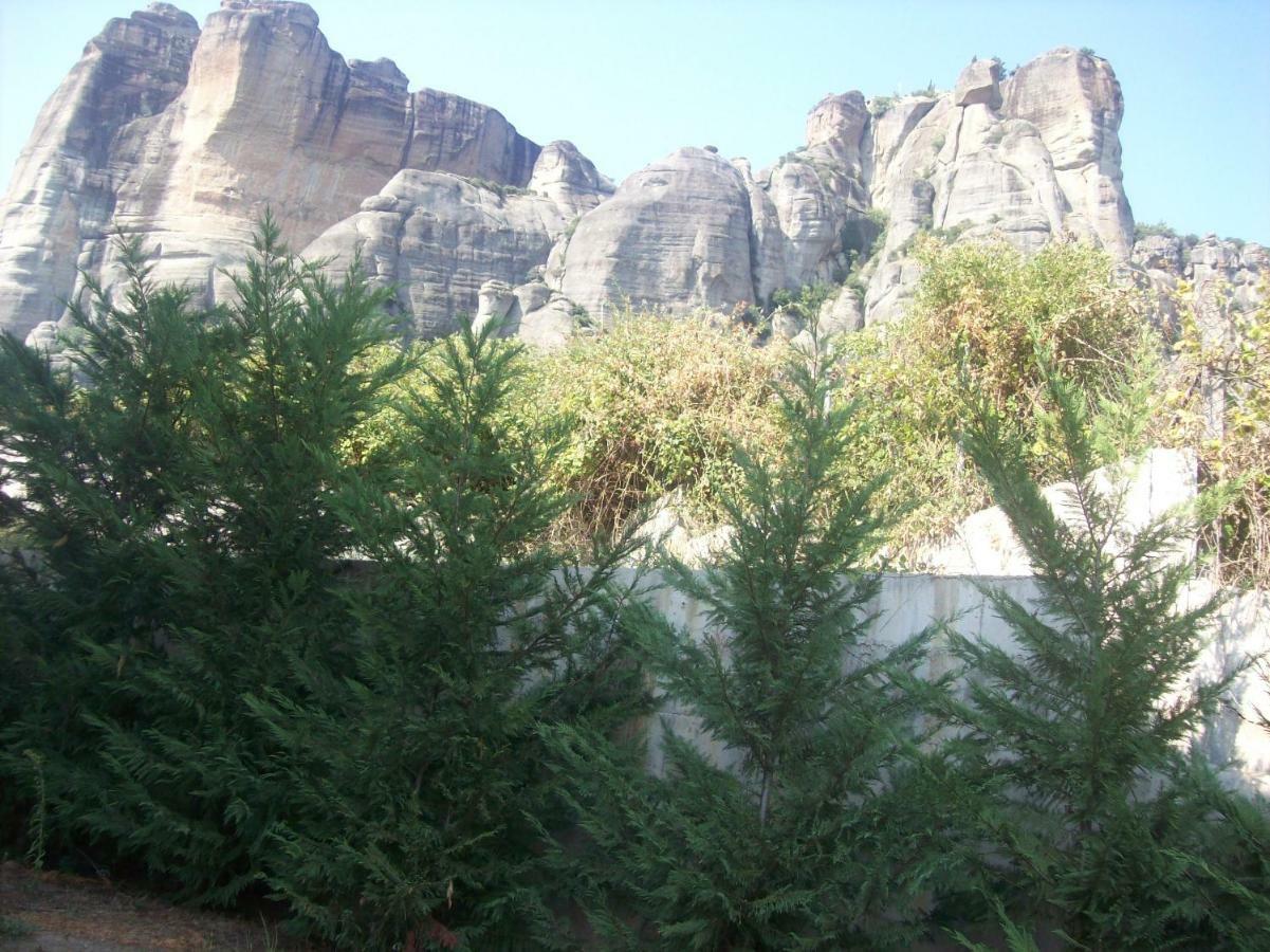 Villa Under Meteora Калампака Екстериор снимка